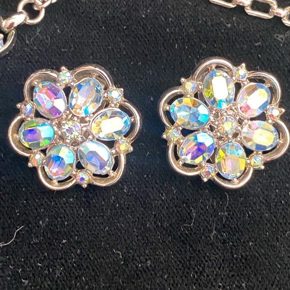 Vintage signed Crown Trifari Aurora Borealis necklace earring set. T18 - Picture 6 of 9